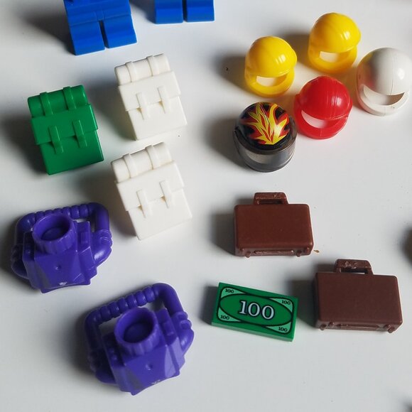 Lego Miscellaneous Mini Figure Pieces - Picture 6 of 12
